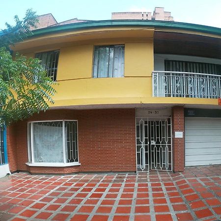 Le VI Hostal Medellín Dış mekan fotoğraf